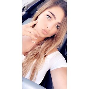 Meet your Posher, Alexis